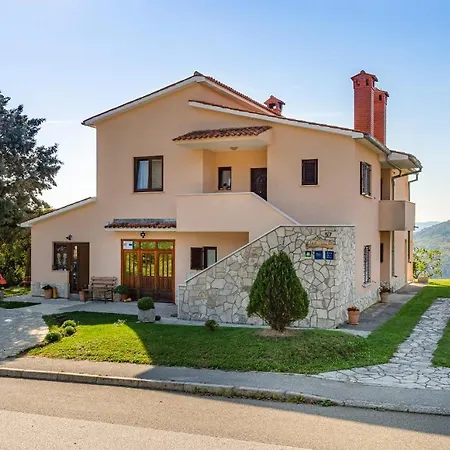 Dolores بيت ضيافة